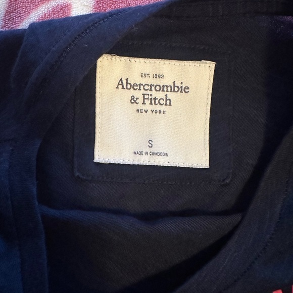 NWOT Abercrombie and Fitch Tee - Picture 3 of 3